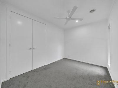 4 Hoddle Link, Manor Lakes