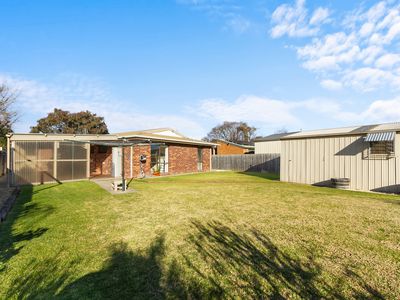 12 Yvette Close, Sale
