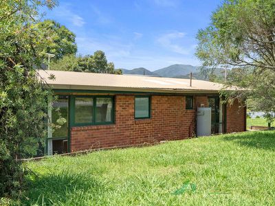 6 Wonnangatta Avenue, Tawonga South
