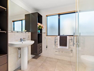 16 Maybole Drive, Flat Bush