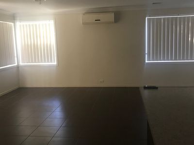 5 Hollyoake Circuit, Bardia