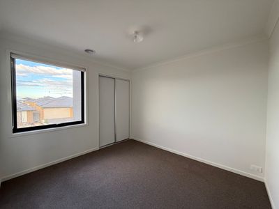 33 Brentham Crescent, Werribee