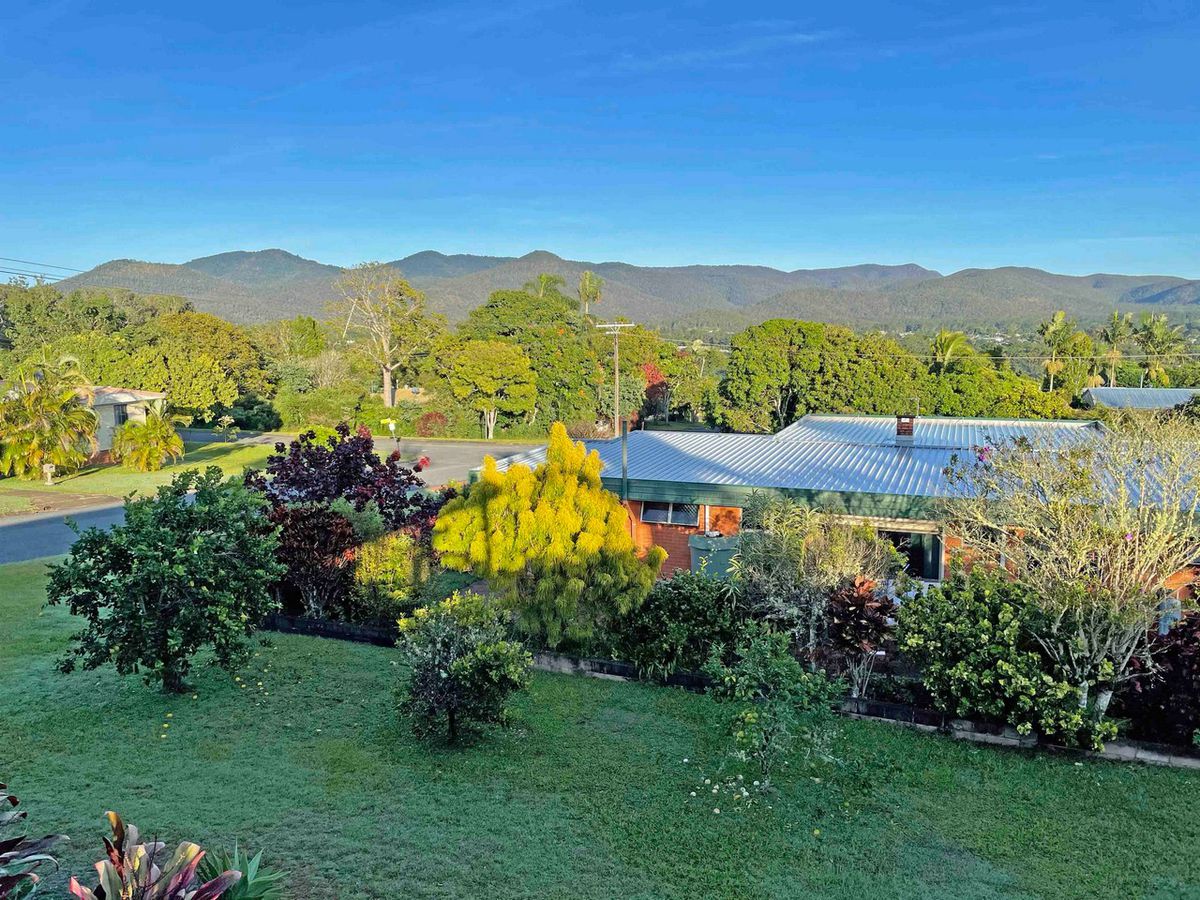 9 Tenth Avenue, Atherton