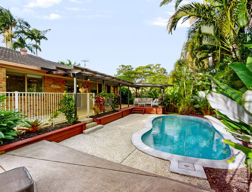 Don't Miss This Opportunity - Family Home with Pool & Side Access ! image 13