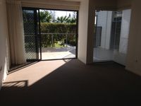 31 / 10 Grand Pde , Kawana Island