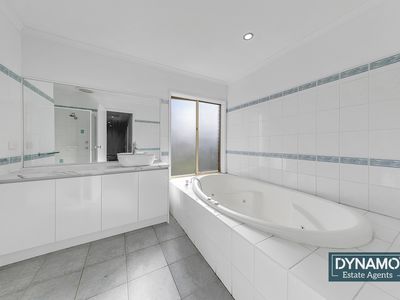 64 Sommeville Drive, Roxburgh Park