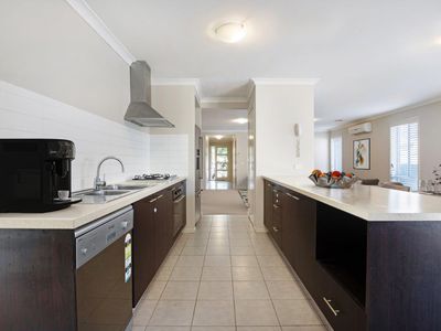 25 Brockwell Crescent, Manor Lakes