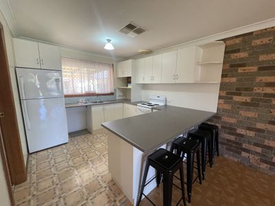 8A Murrayfield Drive, Dubbo