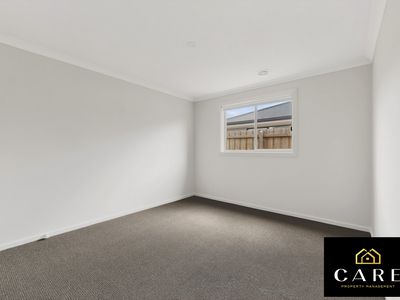 63 Merula Drive, Mambourin