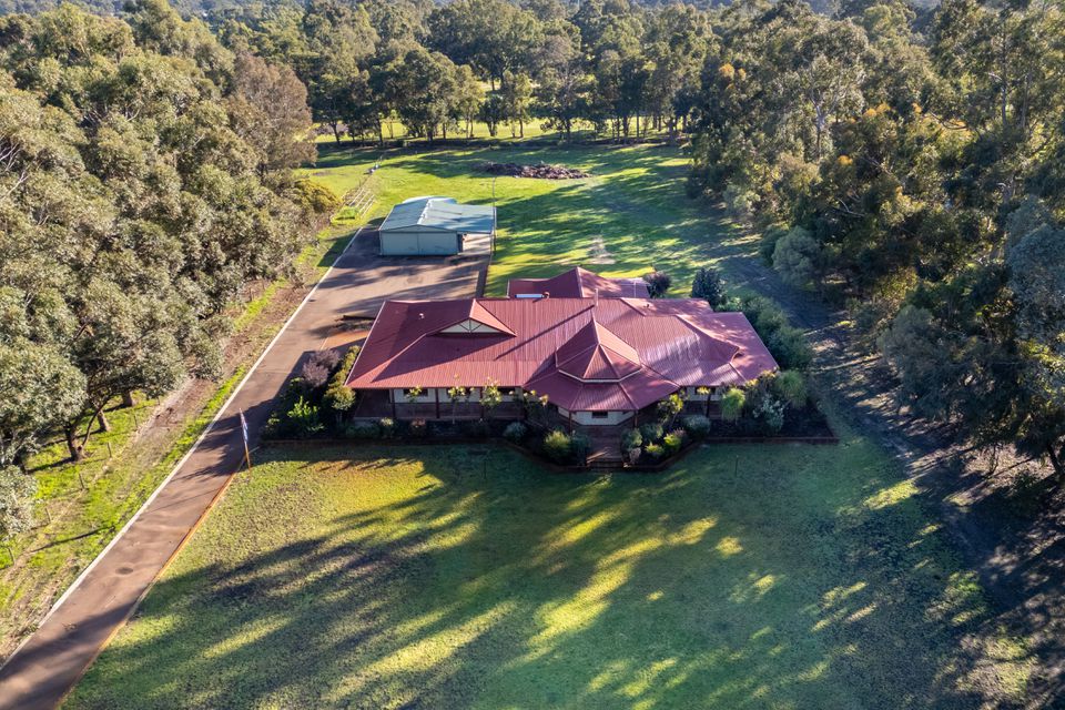 64 Egerton Drive, Serpentine