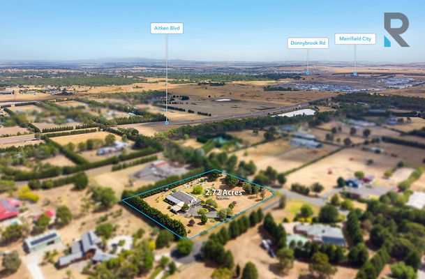 8 Pine Grove, Mickleham