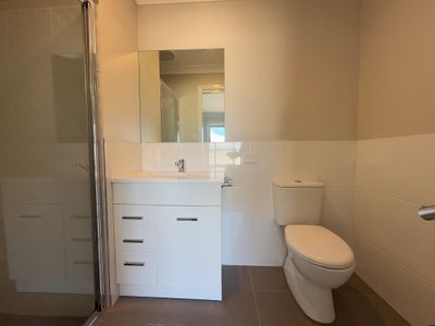 1 / 12 Lilydale Terrace, Dubbo