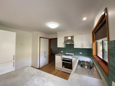 4 Royal Crescent, Hamlyn Heights