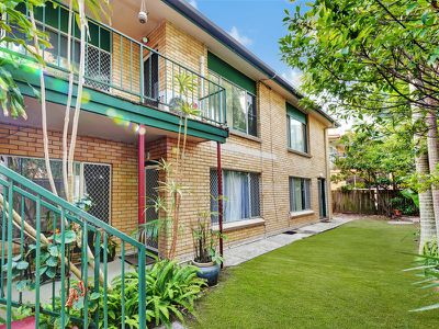 2/33 Breaker Street, Main Beach