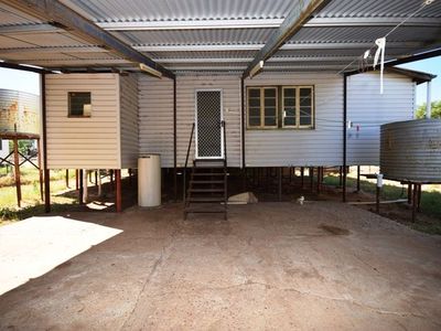 123 Kingfisher Street, Longreach