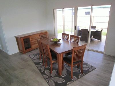 5 Sommerset Drive, Atherton