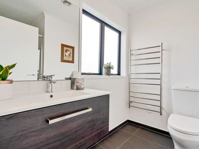 4/2 Frances Bryers Road, Hobsonville