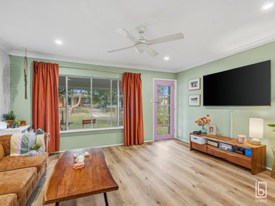 24 Nicholson Crescent, Toukley