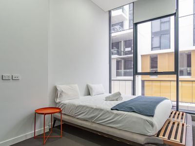 412 / 3 Gearin Alley, Mascot