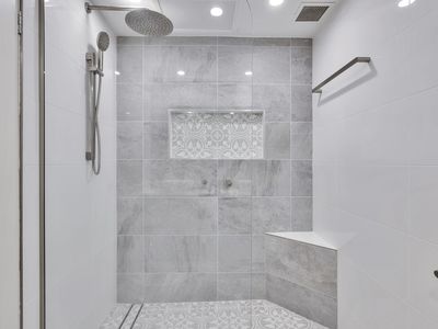 809 / 2-10 Greenslopes Street, Cairns North