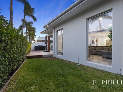 7842 Pavilions Close, Hope Island