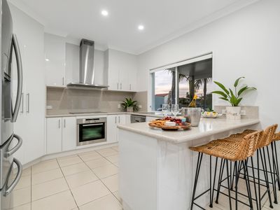 19 Summerland Ky, Broadbeach Waters
