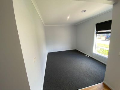 4 Shrubs Road, Mambourin