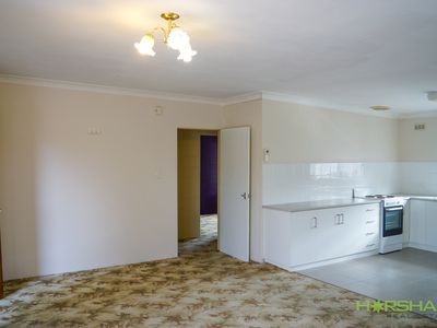 2 / 5 Schwarz Avenue, Horsham