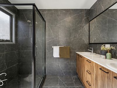 15 Dartmouth Street, Coopers Plains