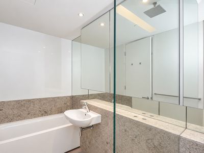 2004 / 8 Adelaide Terrace, Perth