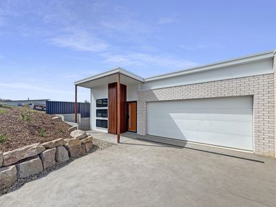 24A Jacaranda Place, Mirador