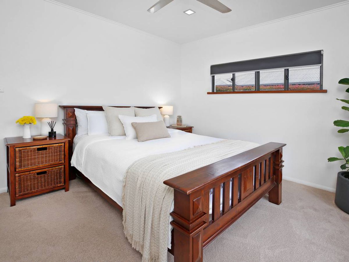 16 MITCHELL DRIVE, Atherton