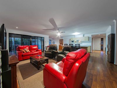 22 Manor Cres, Wakerley