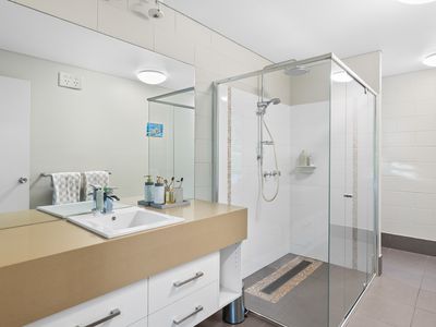 42-44 Osprey Close, Bayview Heights