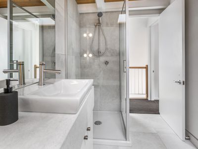 8 / 15 Peterborough Street, City Centre