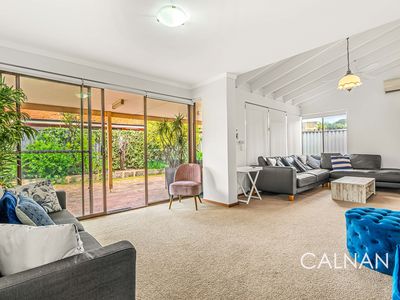 3 / 2 Royce Grove, Booragoon