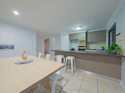 12 Cliff Close, Wakerley