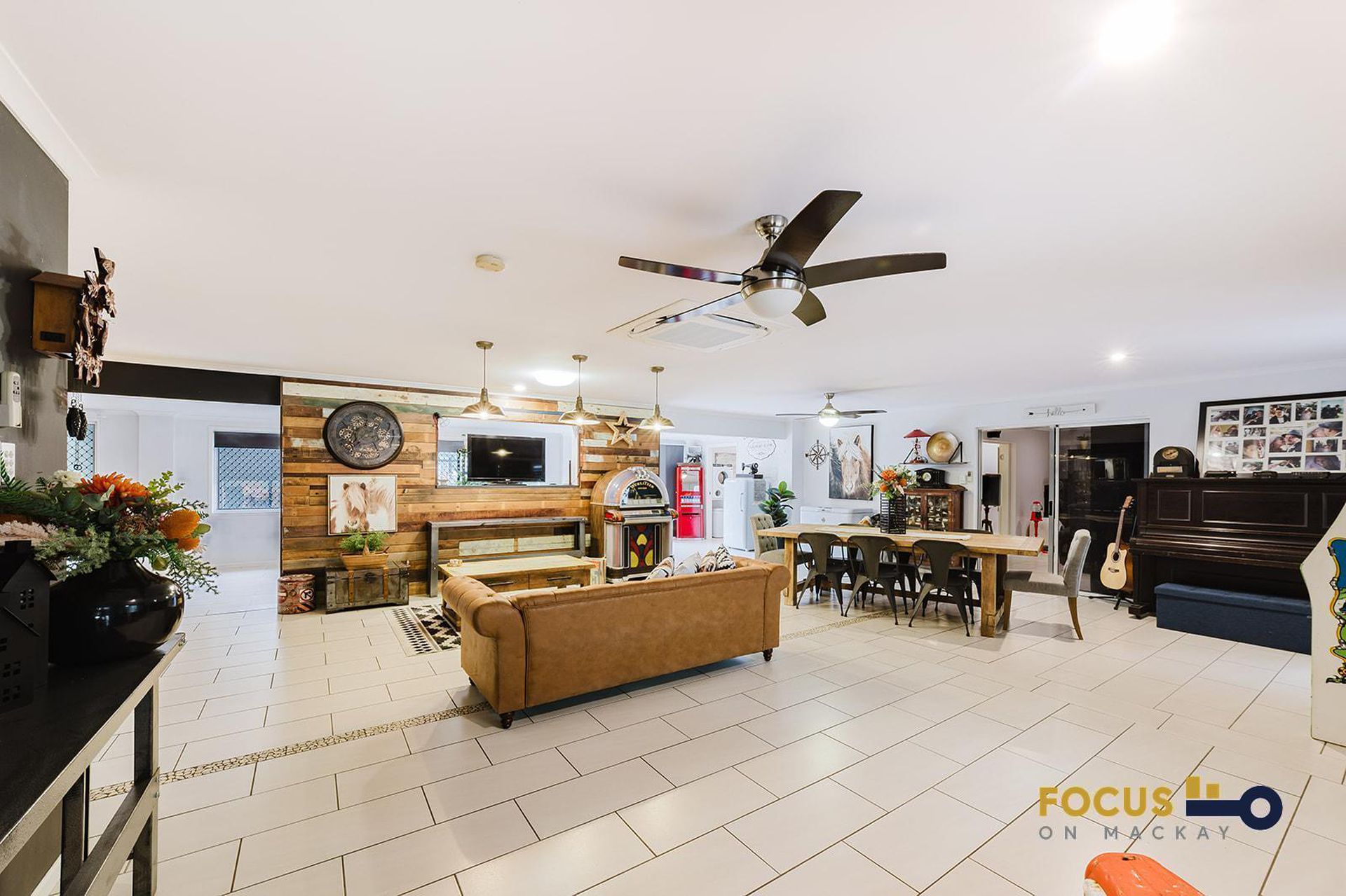 220 Miran Khan Dve, Armstrong Beach