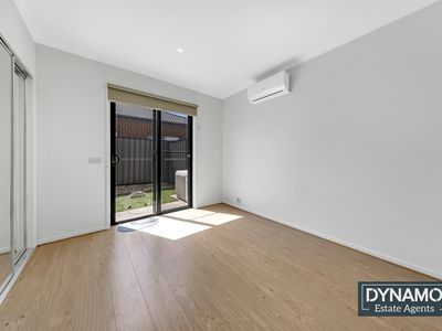 11 Sugar Glider Way, Craigieburn