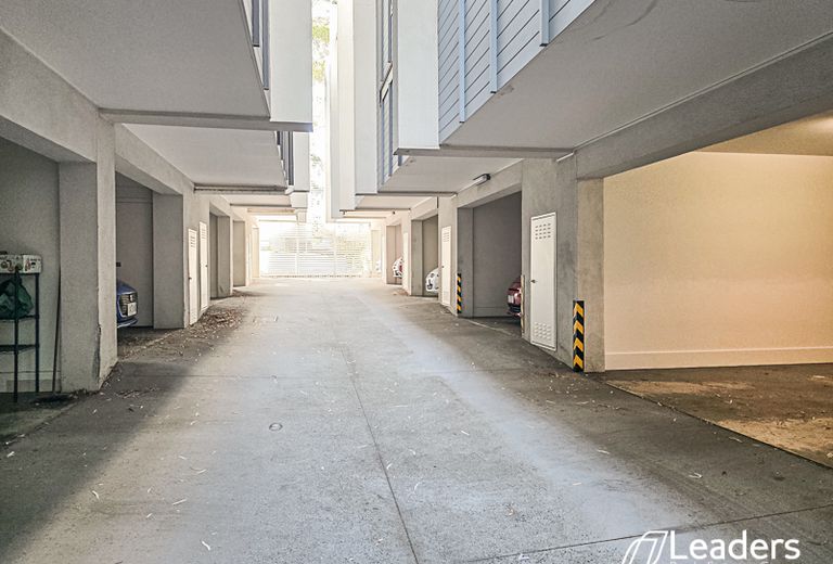 10 TEA TREE LANE, Burwood