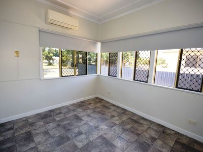 1 Heron Street, Longreach