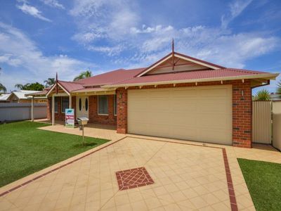 4 Warner Street, Broadwood