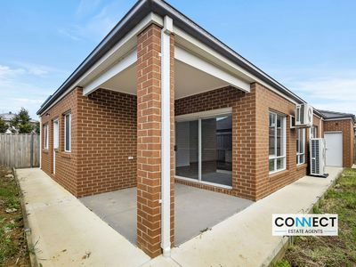 8 Nocturne Avenue, Clyde