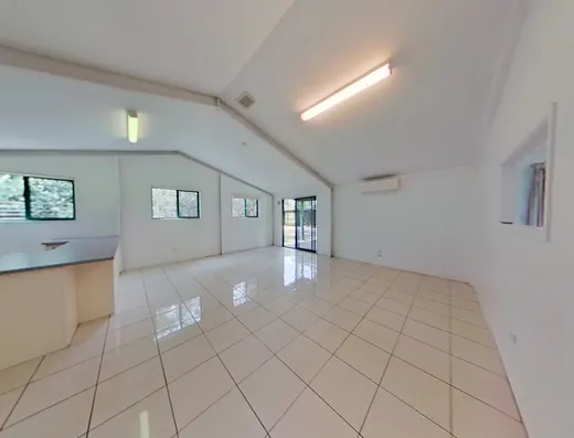 Large 1 bedroom home in Cooroibah image 5