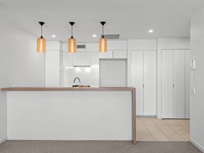 711 / 8 Dickens Street, Spring Hill