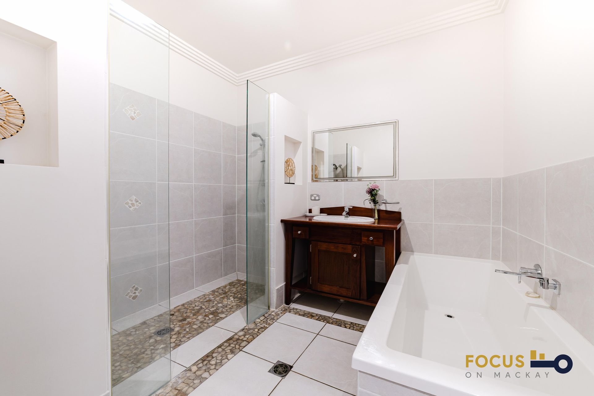 70 Gingham Street, Glenella