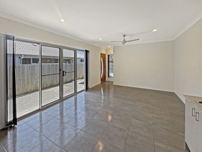2 / 10 Coldstream Street, Pimpama