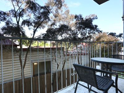 2 / 389 Barkly Street, Footscray
