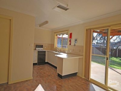6 Hellyer Court, Dubbo
