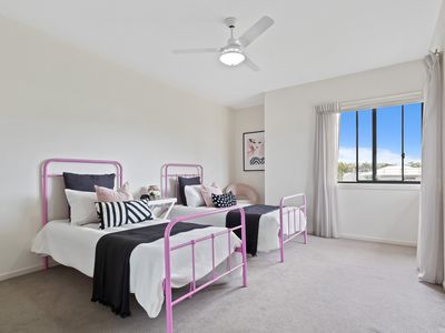 48 Azure Way, Coomera